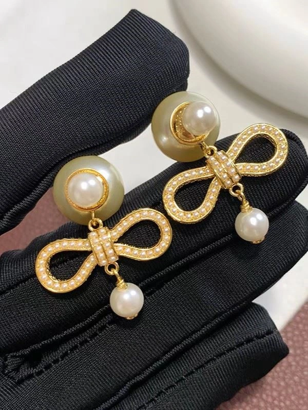 Chic Christian Dior Earrings 234124