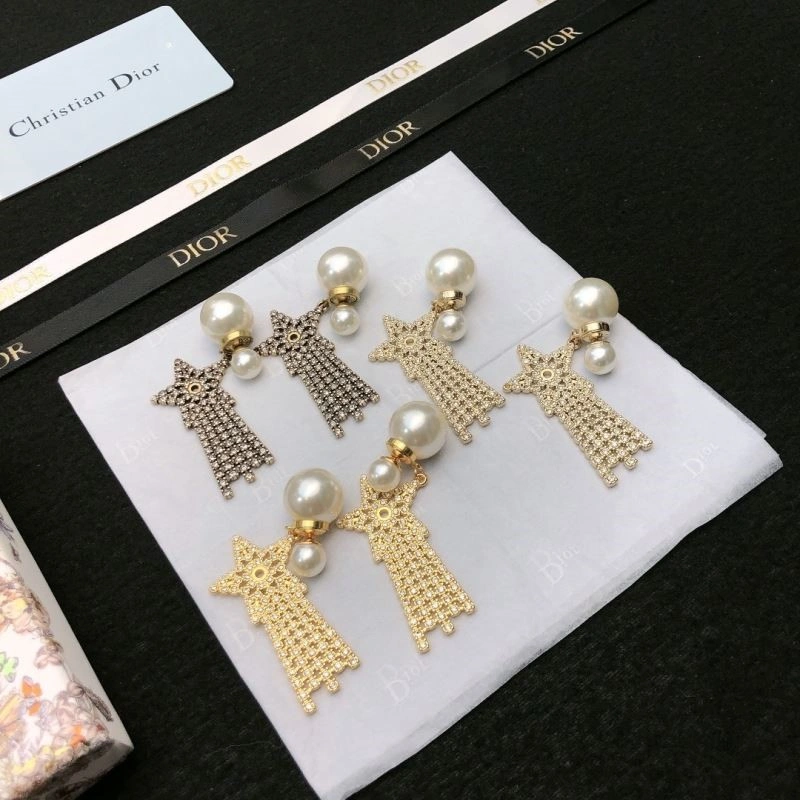 Christian Dior Earrings Minimalist 234128