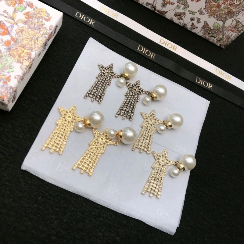 Christian Dior Earrings Minimalist 234128