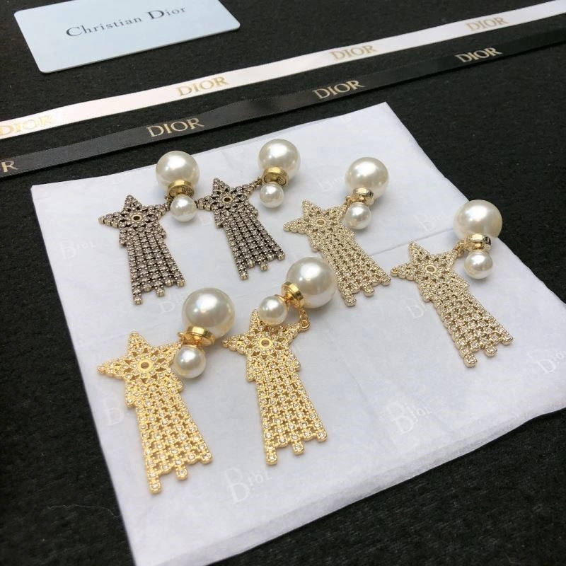 Christian Dior Earrings Minimalist 234128