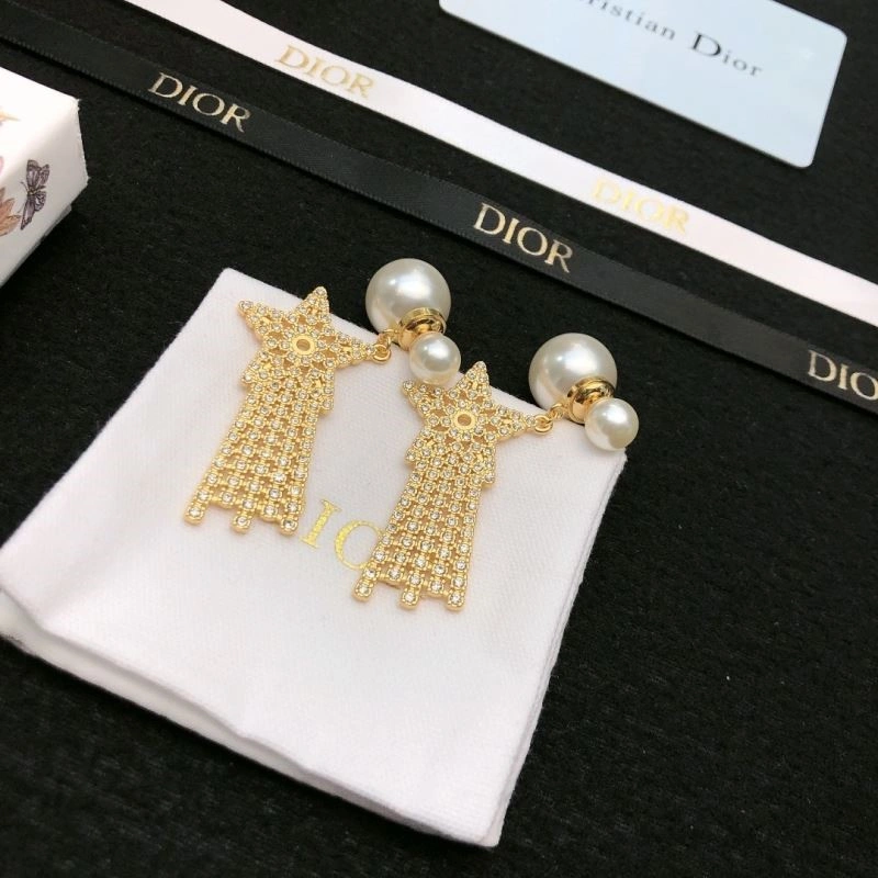 Christian Dior Earrings Minimalist 234128