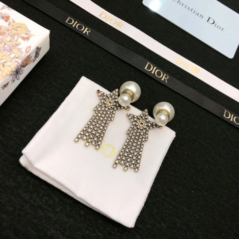Christian Dior Earrings Minimalist 234128