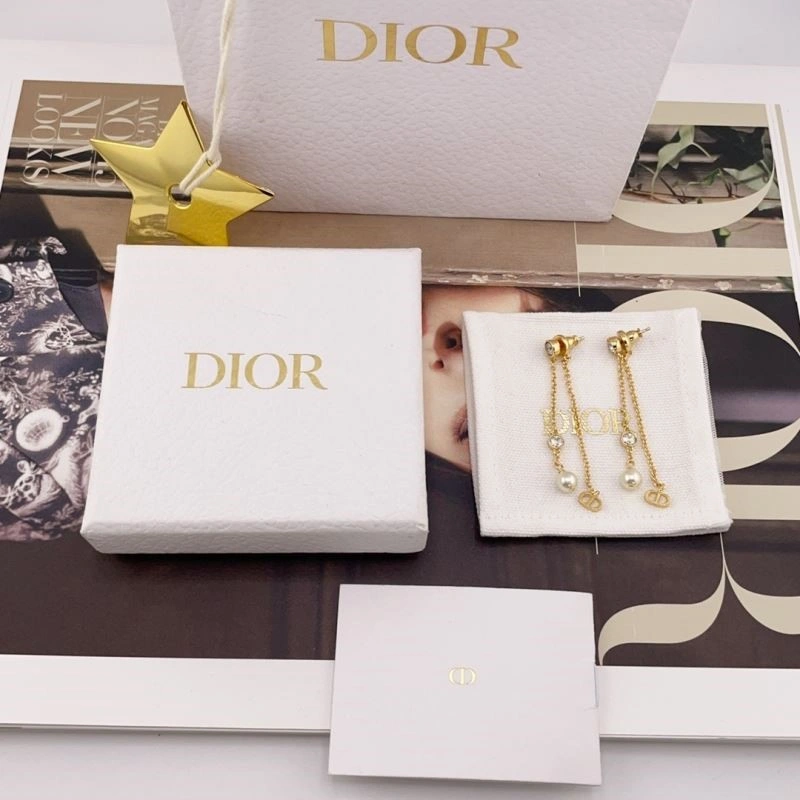Supportive Christian Dior Earrings 234115