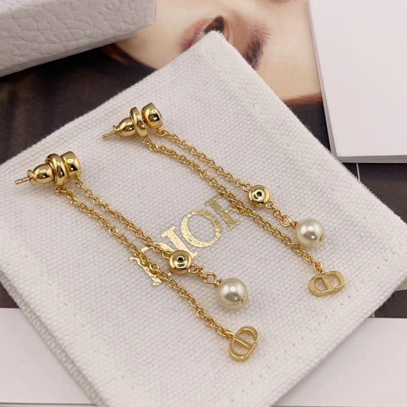 Supportive Christian Dior Earrings 234115