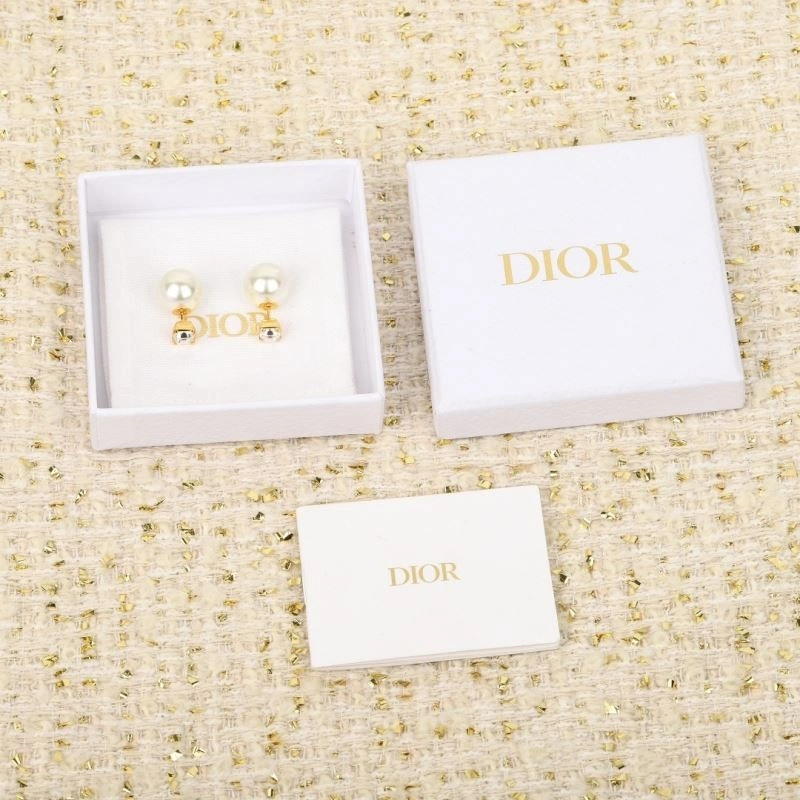 Cozy Christian Dior Earrings 233932