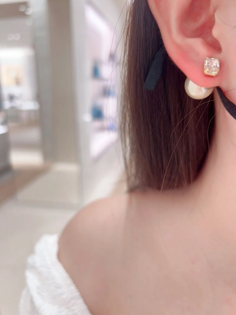 Cozy Christian Dior Earrings 233932