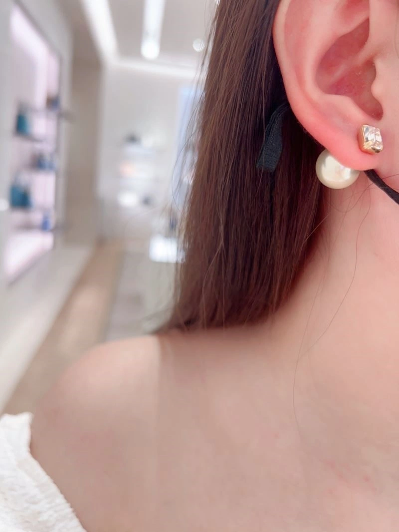 Cozy Christian Dior Earrings 233932