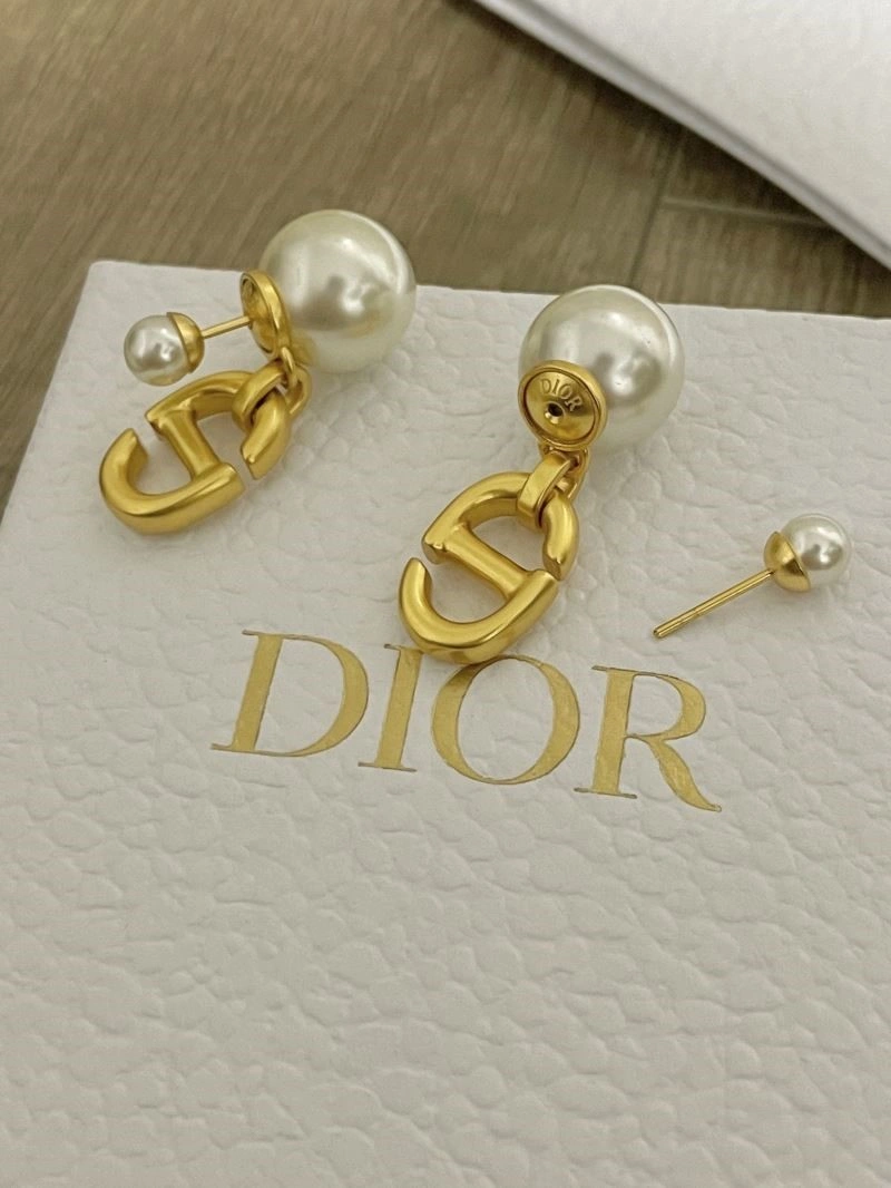 WrinkleFree Christian Dior Earrings 233926
