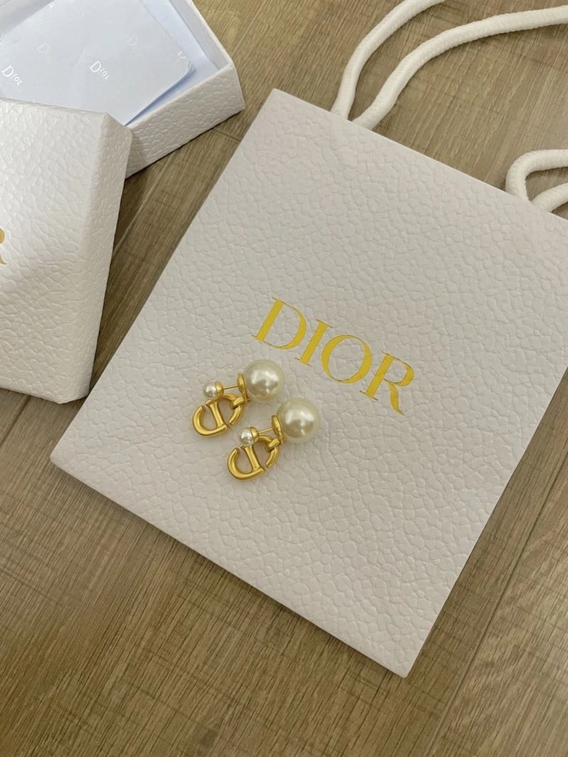 WrinkleFree Christian Dior Earrings 233926