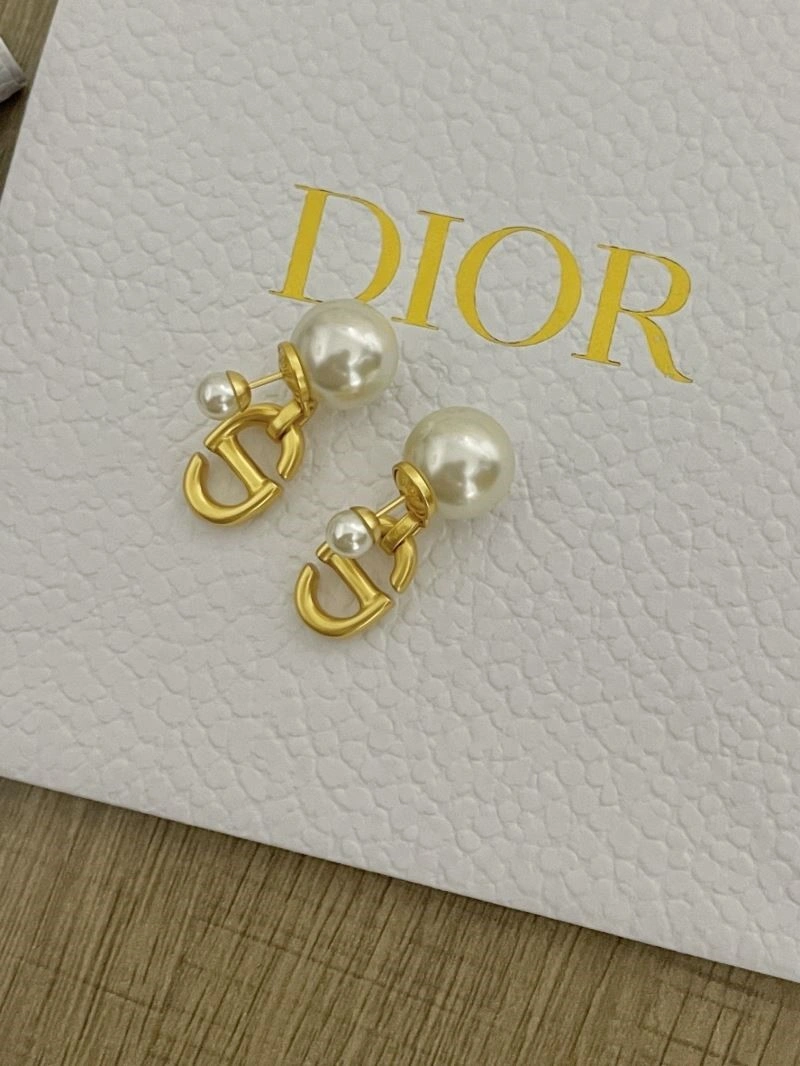 WrinkleFree Christian Dior Earrings 233926