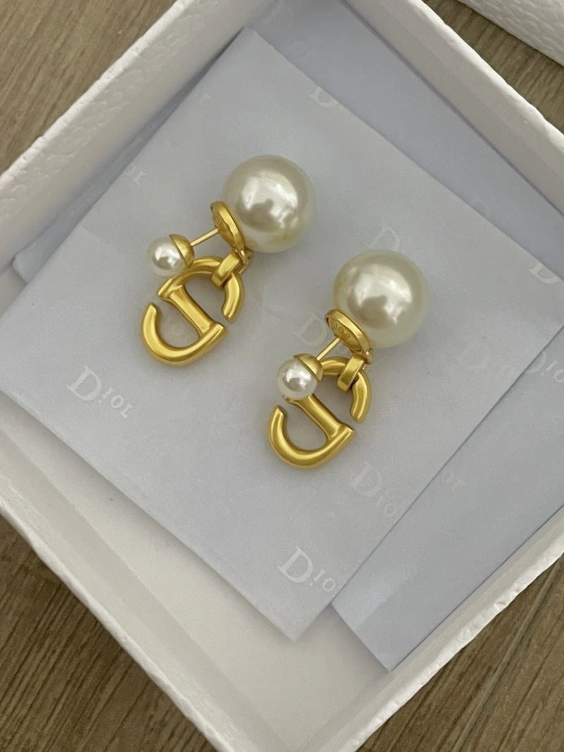WrinkleFree Christian Dior Earrings 233926