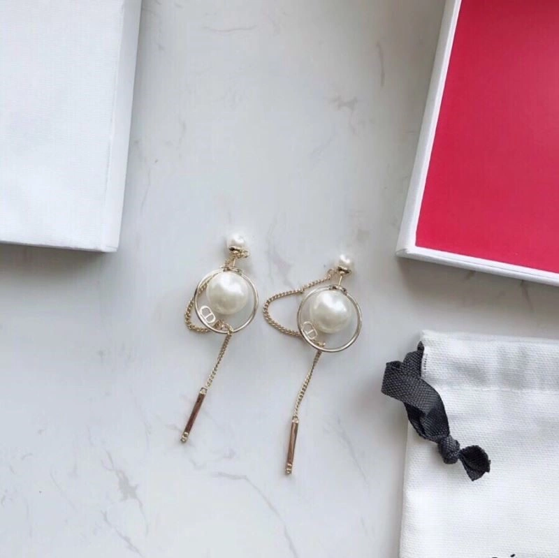 EyeCatching Christian Dior Earrings 233867