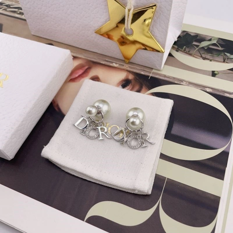 Bold Christian Dior Earrings 233871