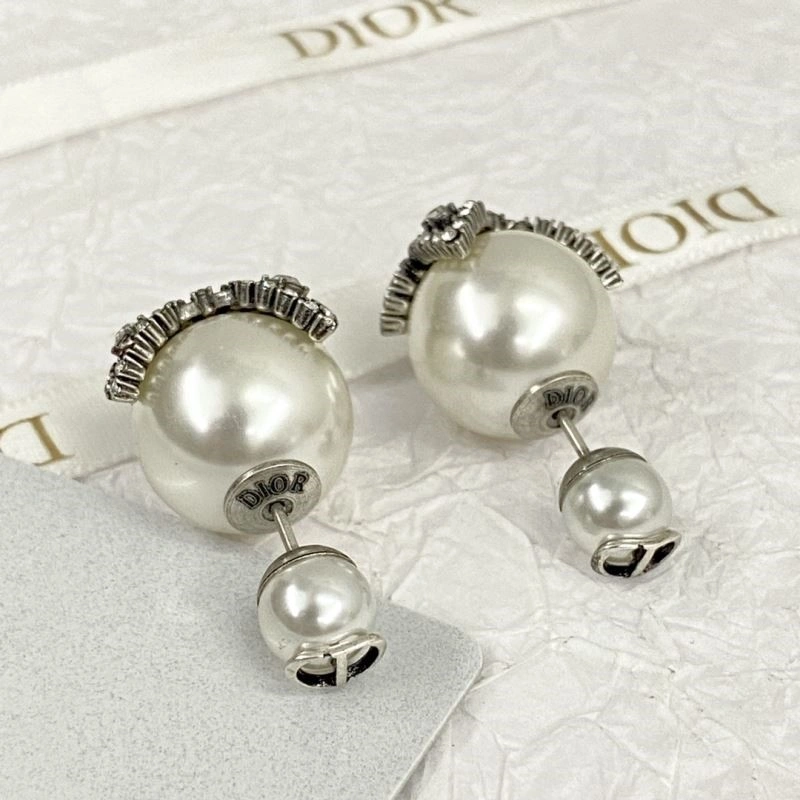 Versatile Christian Dior Earrings 233859