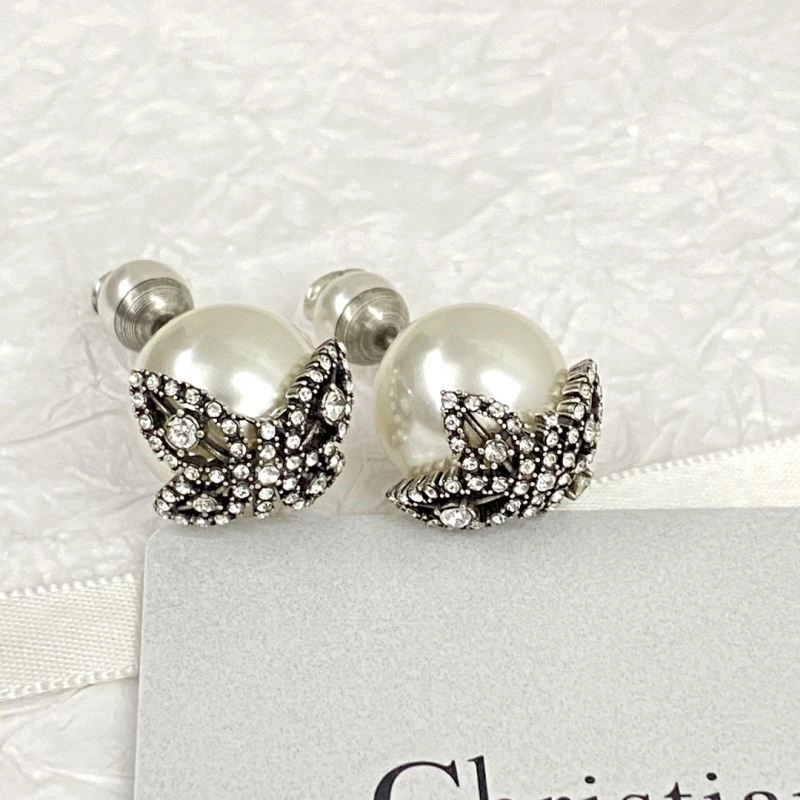Versatile Christian Dior Earrings 233859