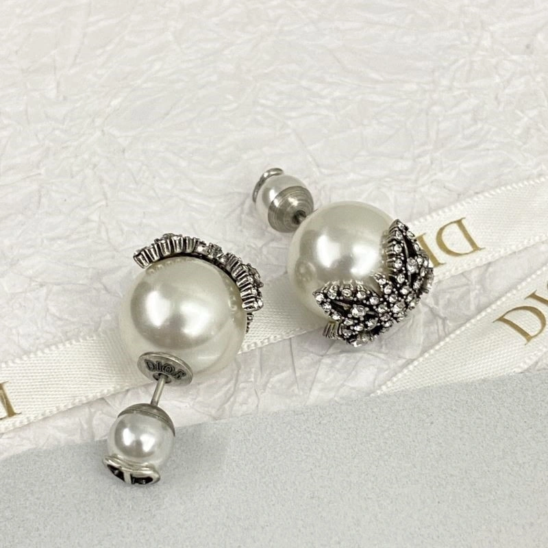 Versatile Christian Dior Earrings 233859
