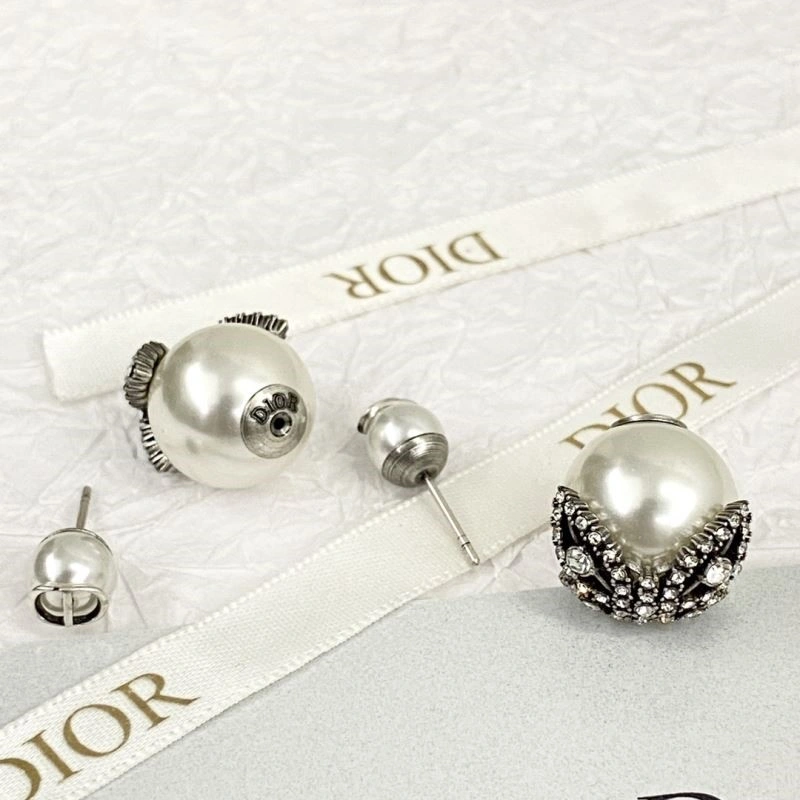 Versatile Christian Dior Earrings 233859