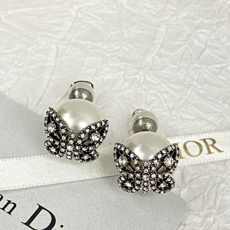 Versatile Christian Dior Earrings 233859