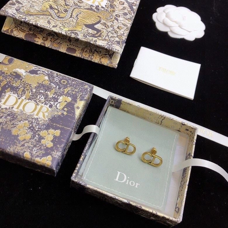 Effortless Christian Dior Earrings 233904