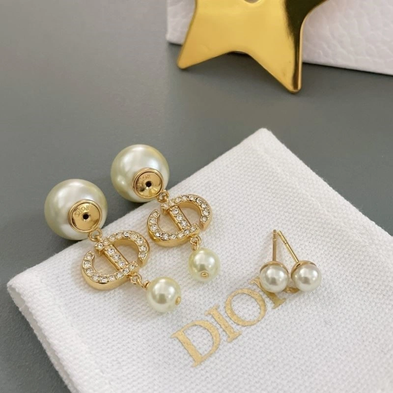 Sophisticated Christian Dior Earrings 233841