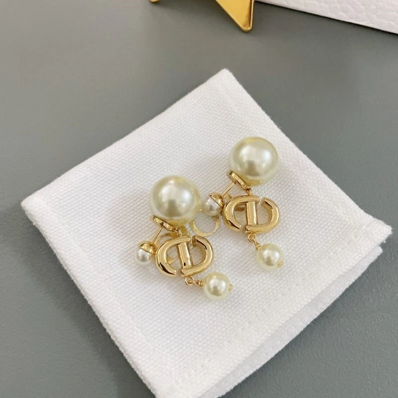 Sophisticated Christian Dior Earrings 233841