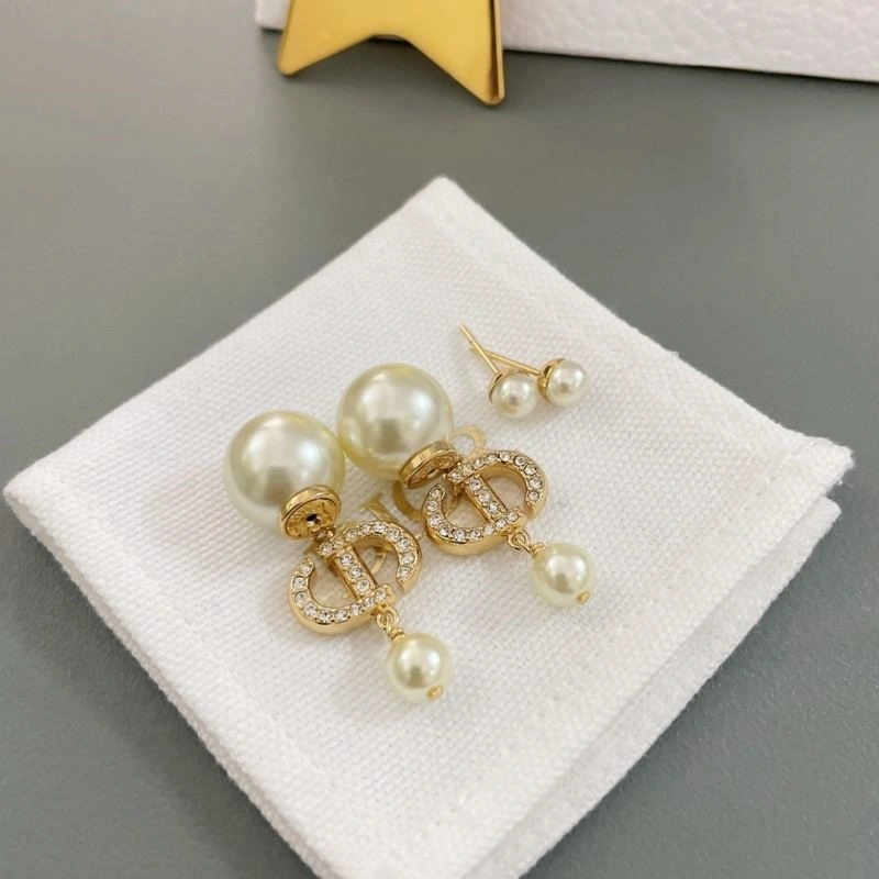 Sophisticated Christian Dior Earrings 233841