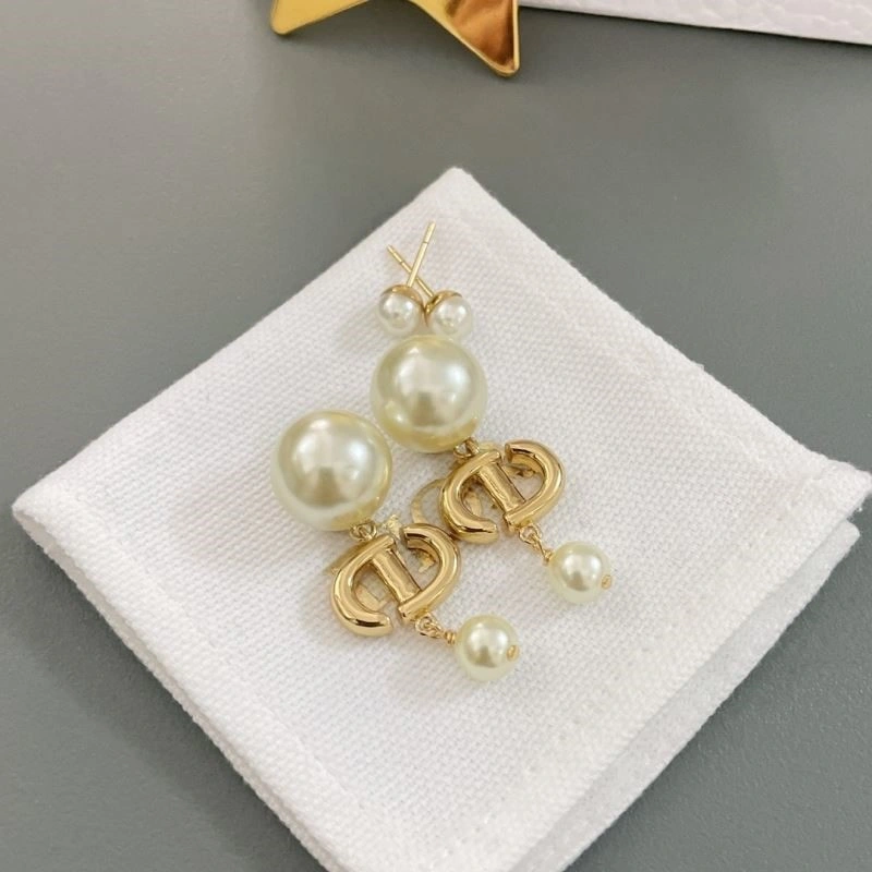 Sophisticated Christian Dior Earrings 233841