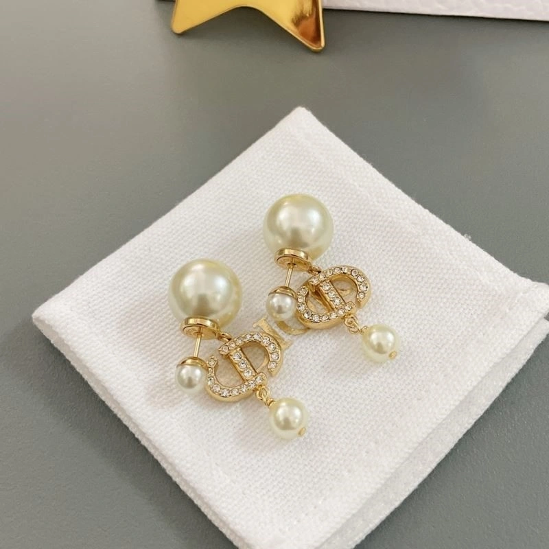 Sophisticated Christian Dior Earrings 233841