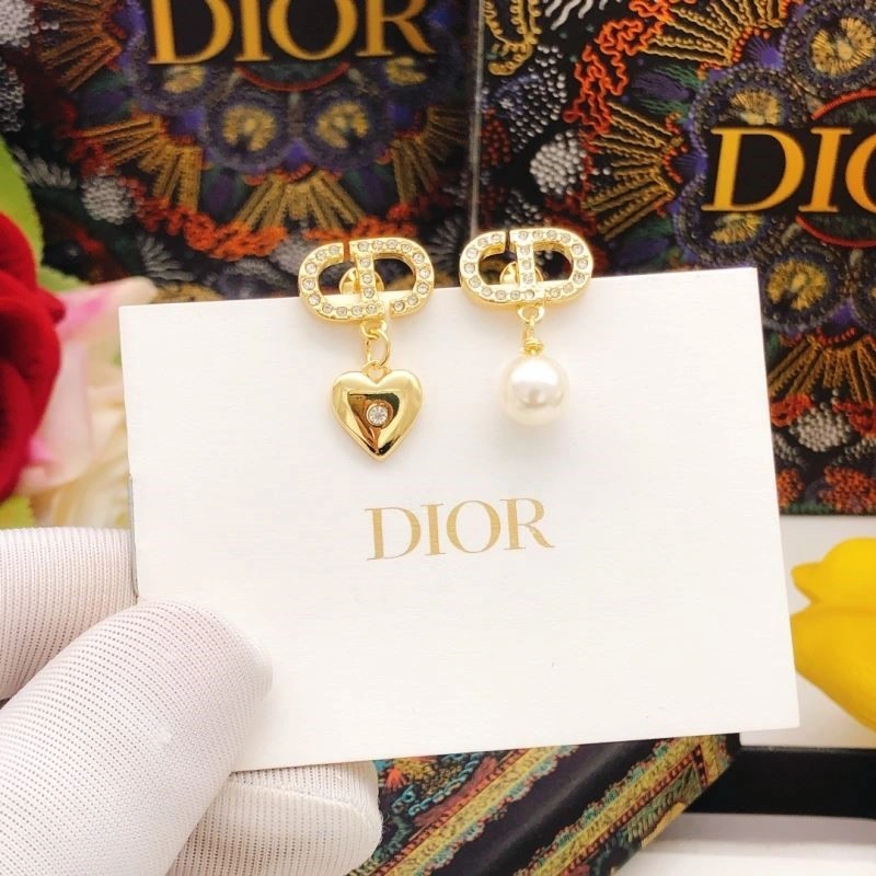 Effortless Christian Dior Earrings 233611