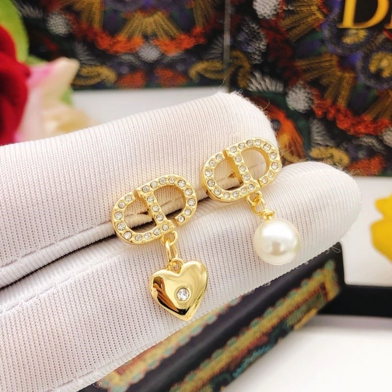 Effortless Christian Dior Earrings 233611