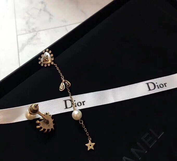Timeless Christian Dior Earrings 233596