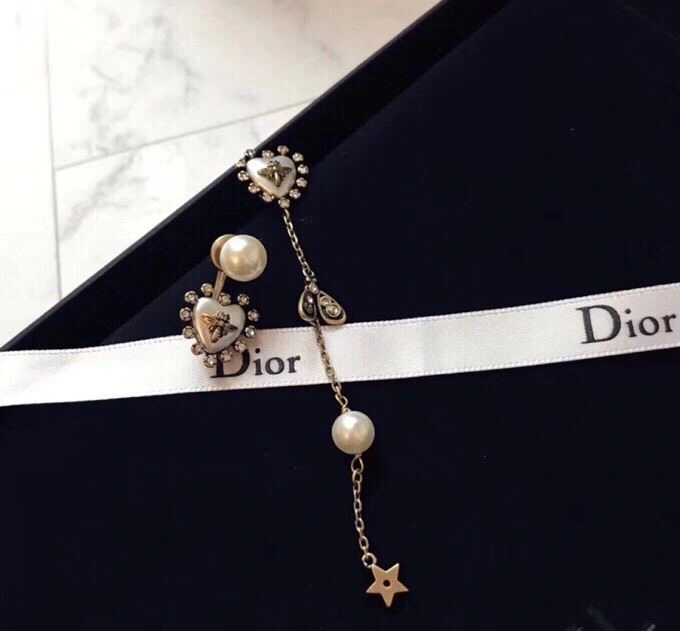 Timeless Christian Dior Earrings 233596