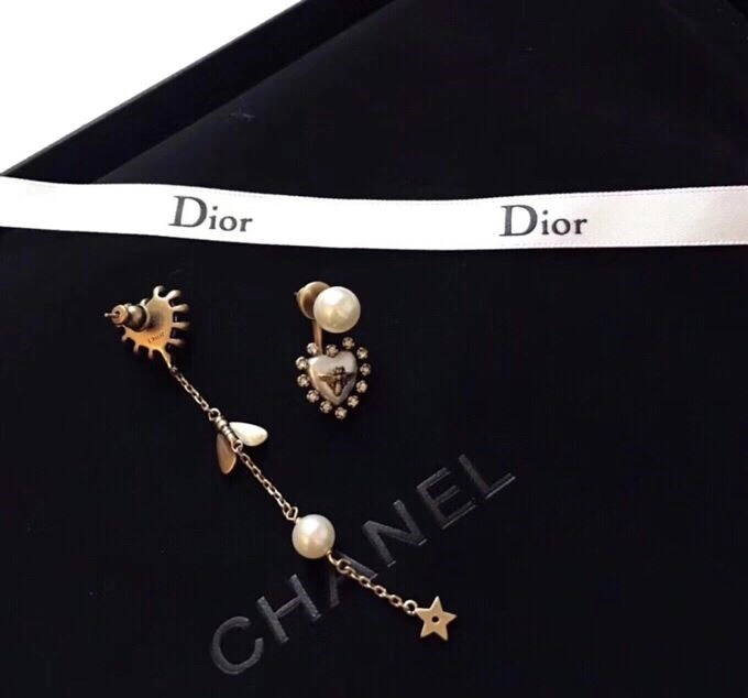 Timeless Christian Dior Earrings 233596