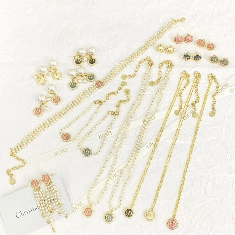 Soft Christian Dior Earrings 233546