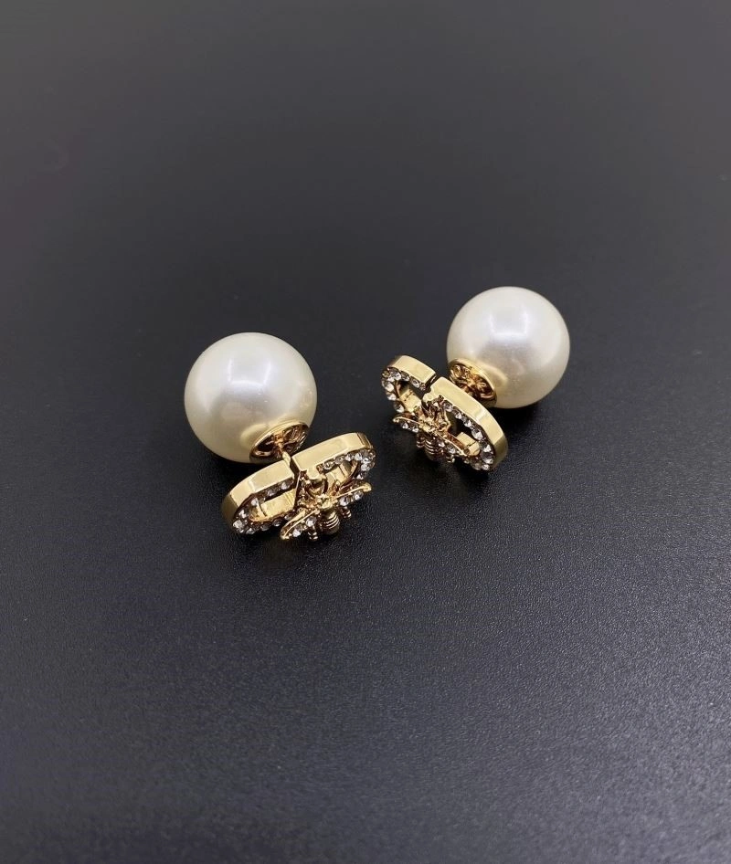 Tailored Christian Dior Earrings 233532