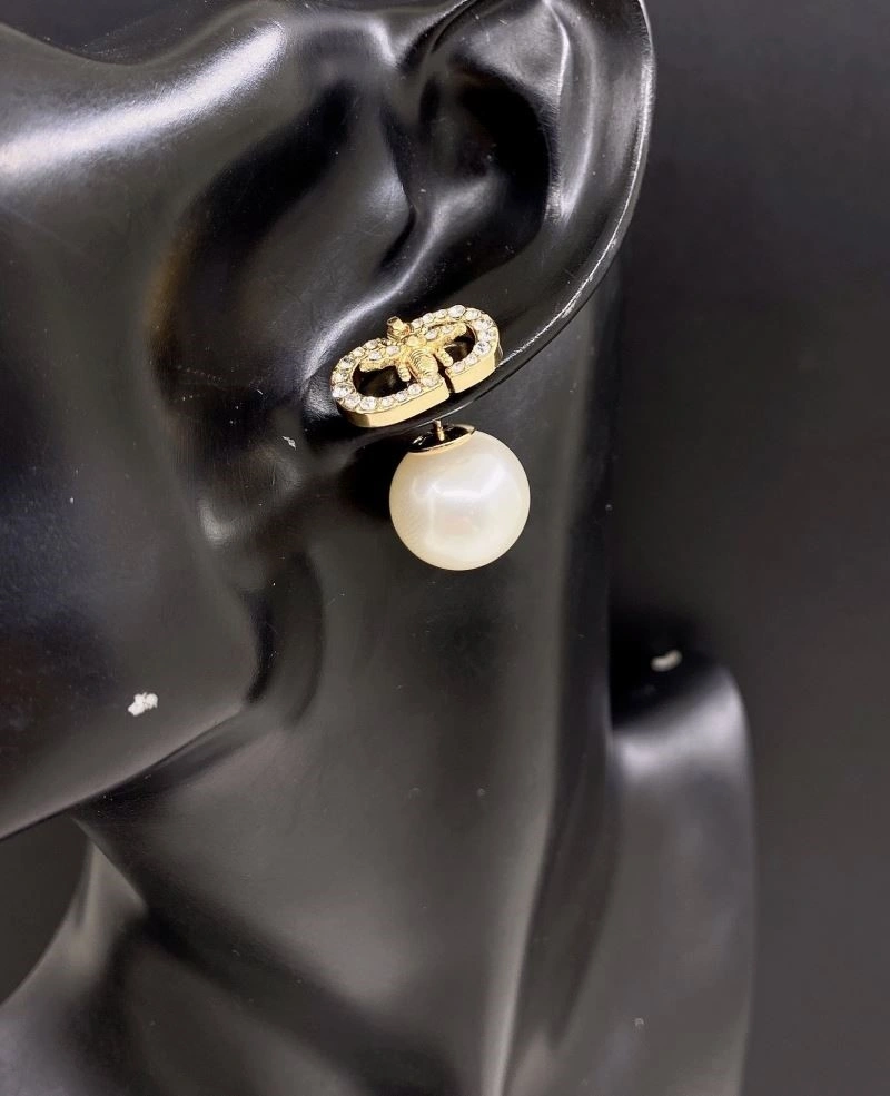 Tailored Christian Dior Earrings 233532