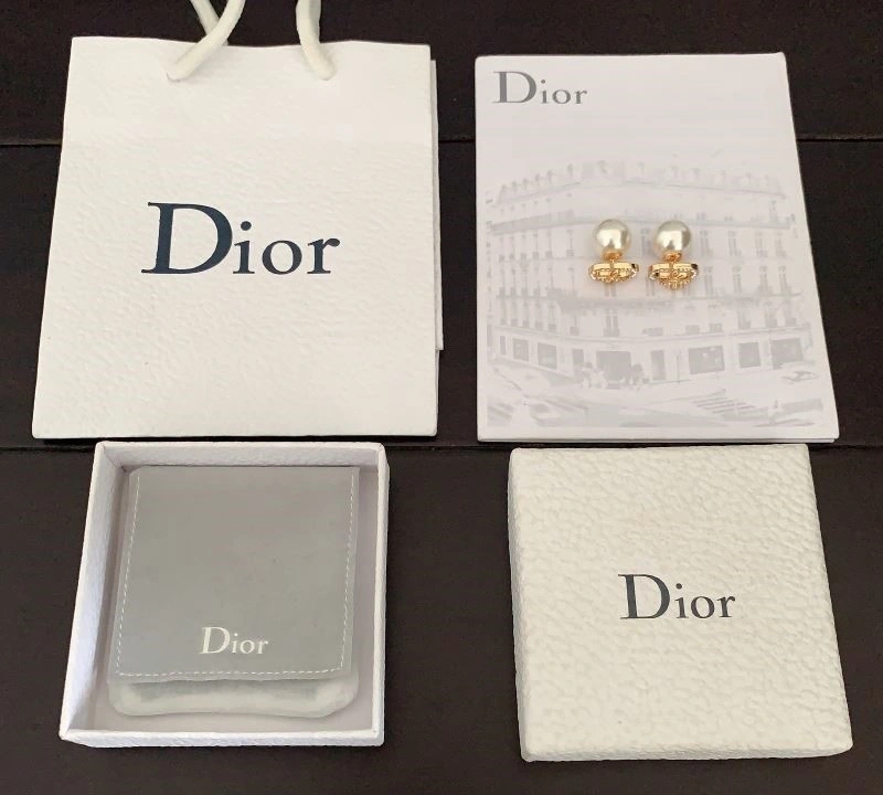 Tailored Christian Dior Earrings 233532