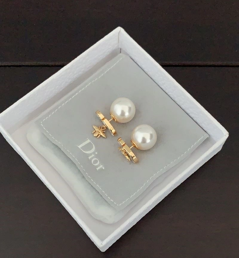 Tailored Christian Dior Earrings 233532