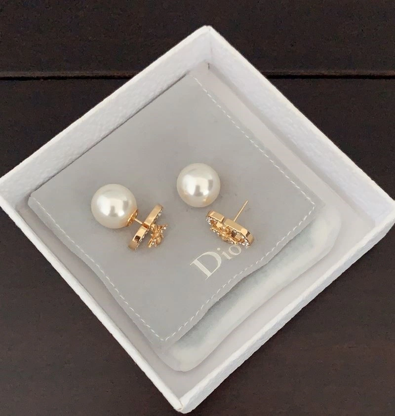 Tailored Christian Dior Earrings 233532