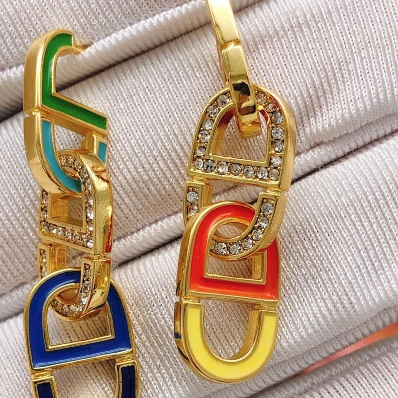 Sleek Christian Dior Earrings 233471