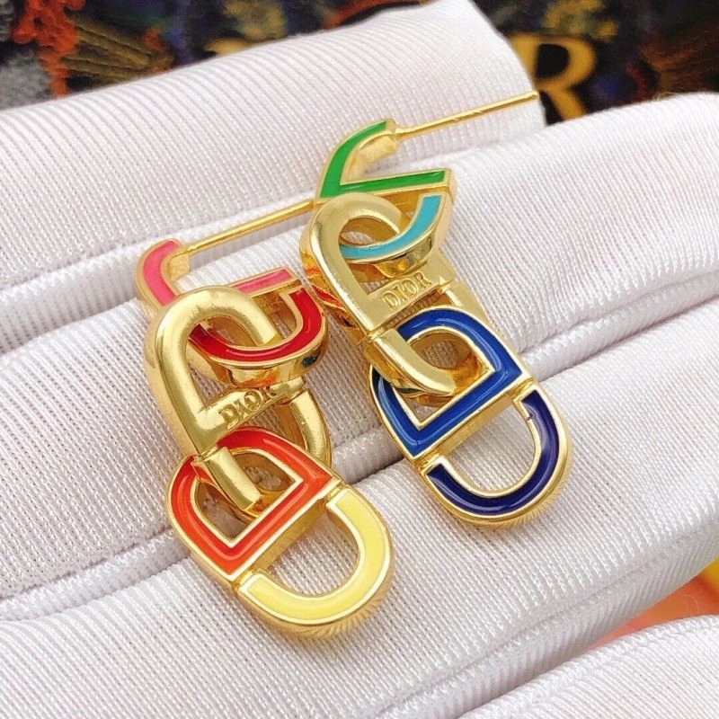 Sleek Christian Dior Earrings 233471