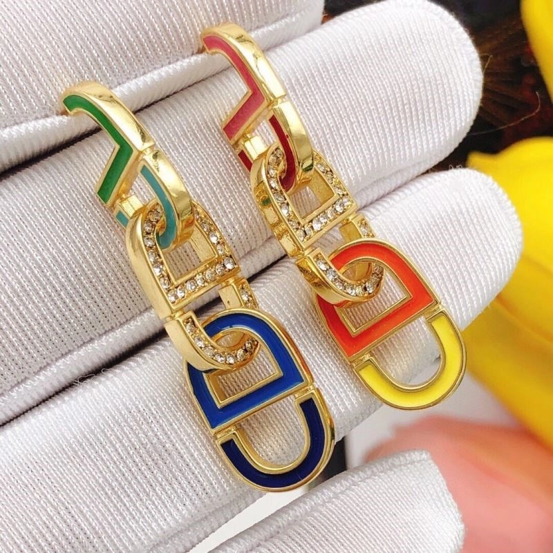 Sleek Christian Dior Earrings 233471