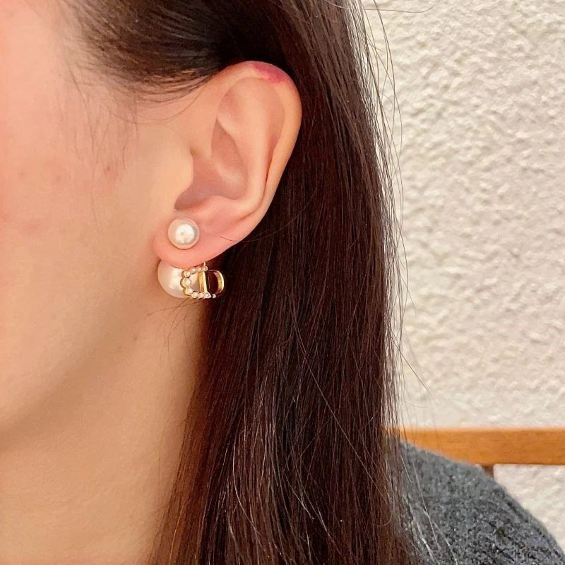 Lightweight Christian Dior Earrings 233446