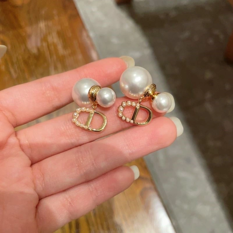 Lightweight Christian Dior Earrings 233446