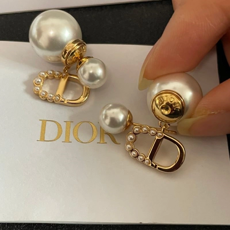 Lightweight Christian Dior Earrings 233446