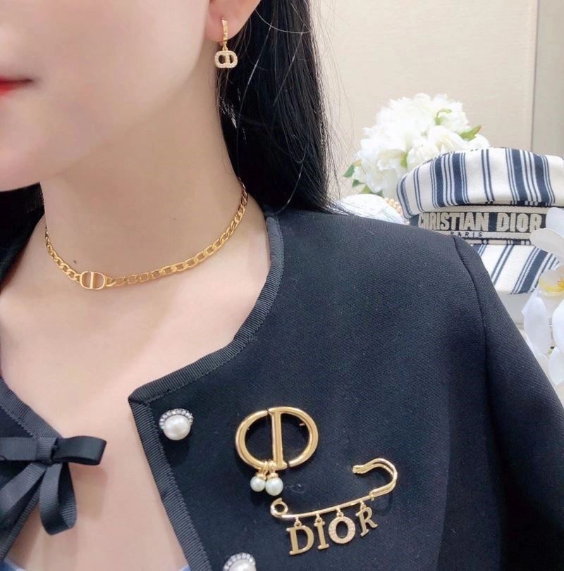 Christian Dior Earrings Cozy 233430