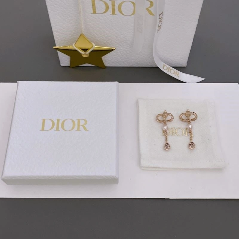 Tailored Christian Dior Earrings 233427