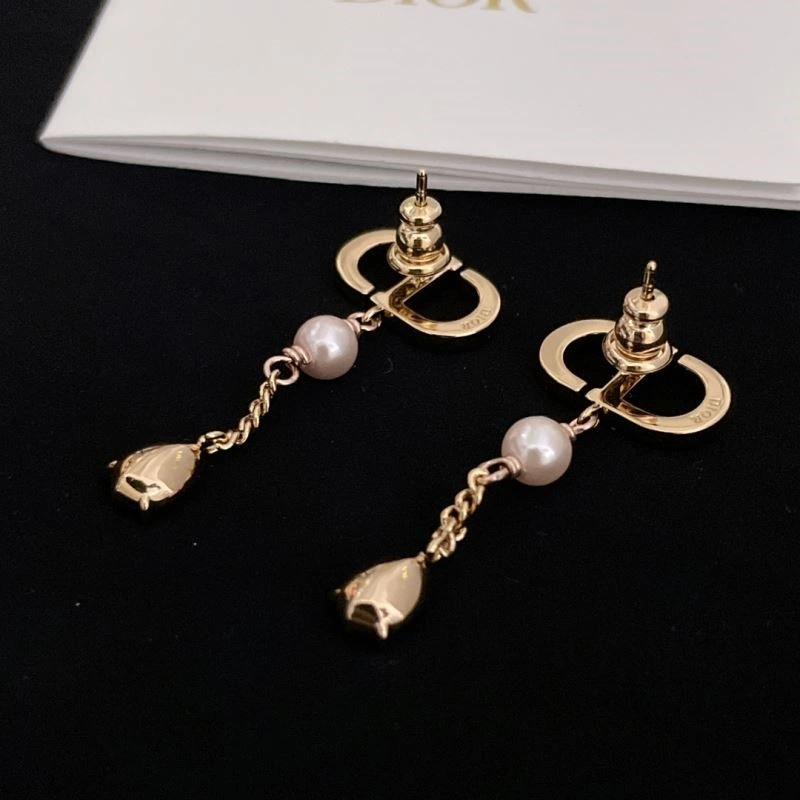 Tailored Christian Dior Earrings 233427