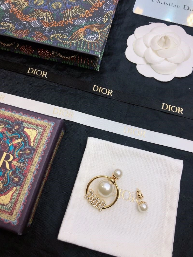 Christian Dior Earrings Cozy 233534