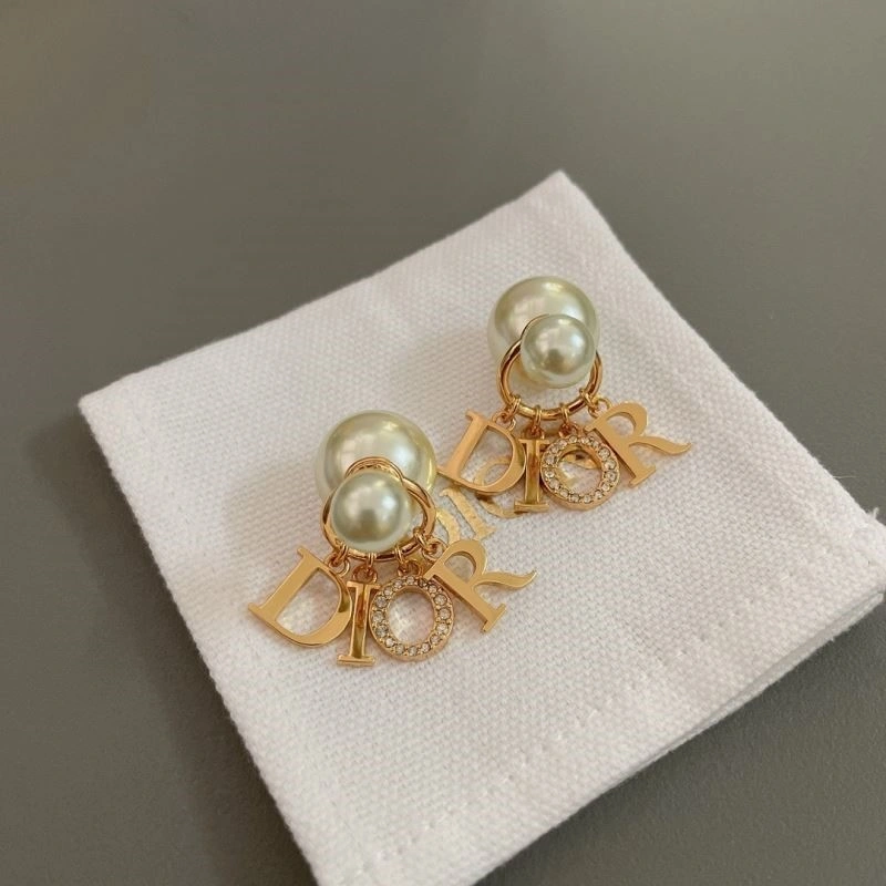 Christian Dior Earrings Versatile 233231